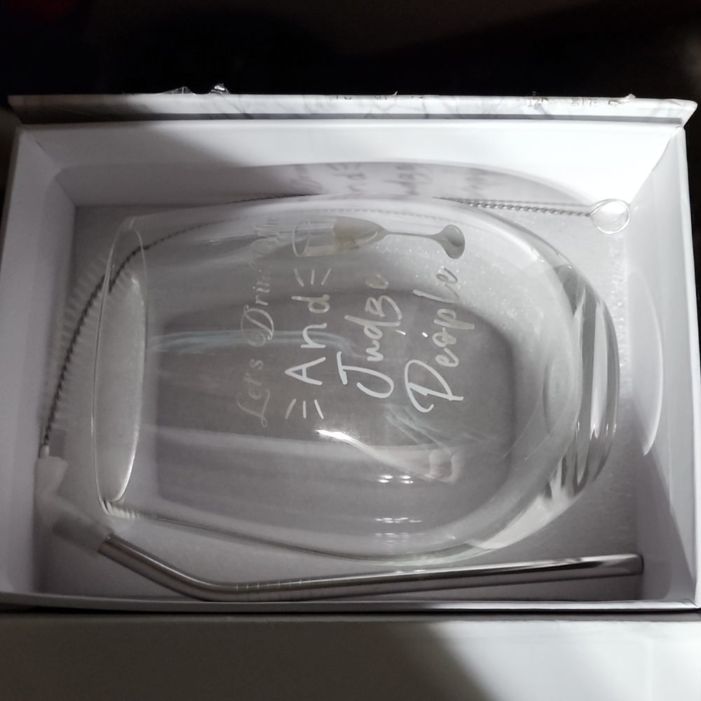 2 wine Glasses & 2 Keychains. New in boxes